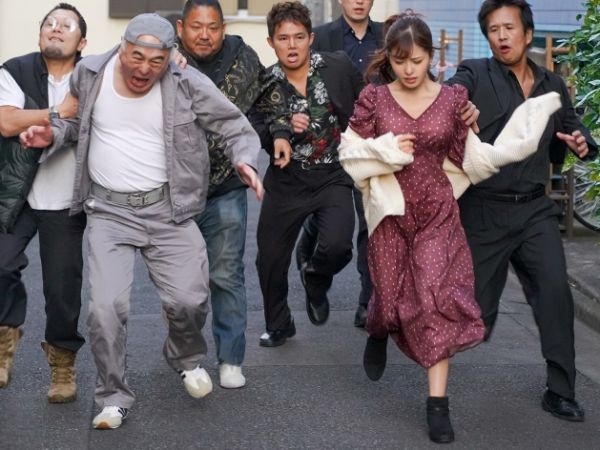 【NTR】夜職時代に大金を貢ぎ続けていた粘着質なおっさんの借金の肩代わりにカラダを弄ばれるスレンダー美巨乳お姉さん！