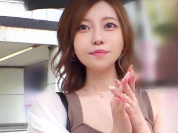 【素人】27歳の色白スレンダーボディな美人看護師さんがレースクイーンコスで絶倫ぶっかけセックス！